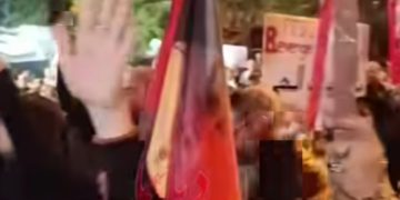 صبوری مرد نفتی ایران و کاسهی شیری که سرش باز است/ پمپ بنزین ترابی و کاسبهای بلوار جمهوری را بیش از این اذیت نکنید