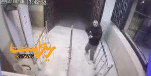 لحظه ورود تروریست حادثه حرم شاهچراغ در شیراز